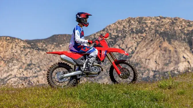 Honda CRF250R - Kompletny Przewodnik po Zaawansowanych Specyfikacjach Motocykla Offroad