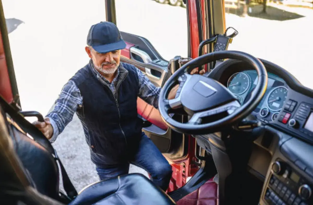 Czy bus 9 osobowy to transport zbiorowy? Poznaj ważne przepisy