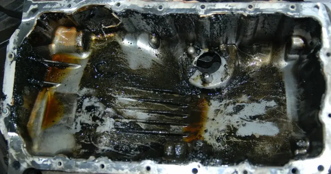 Motoröl reinigen: So befreien Sie Ihren Motor von Ablagerungen