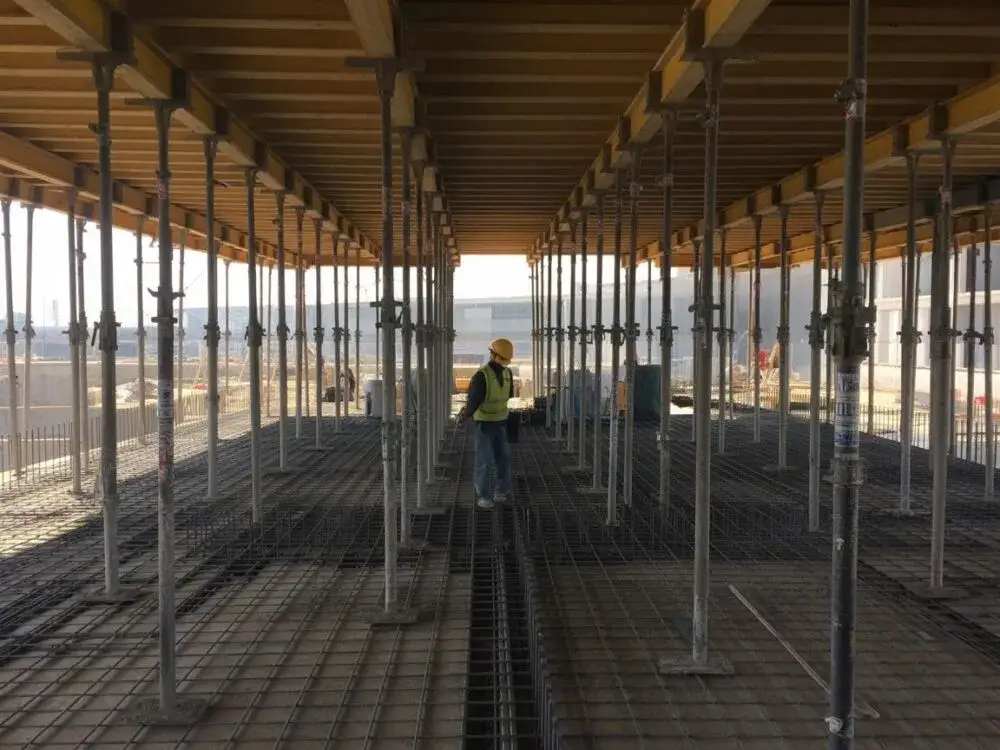 Ile stempli na m2 stropu monolitycznego - kluczowe obliczenia i wskazówki