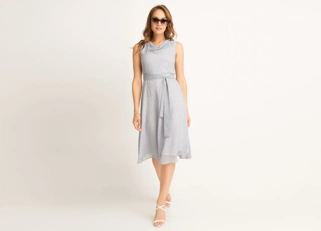 Sukienka retro lata 60 – jak stylizować klasykę mody bez wysiłku