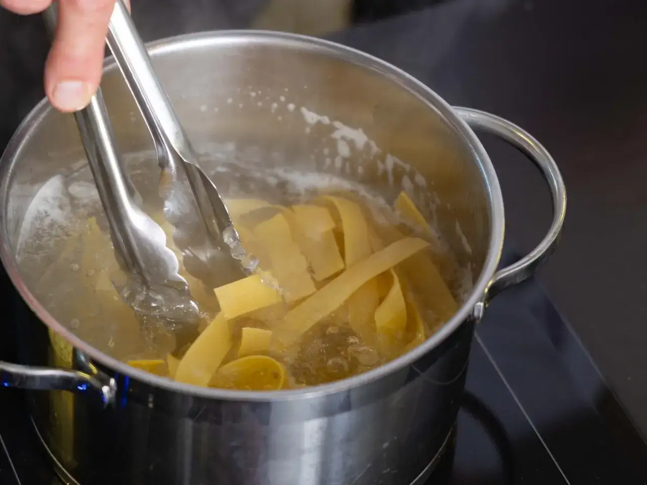 Jak ugotować makaron al dente? Prosty poradnik + triki