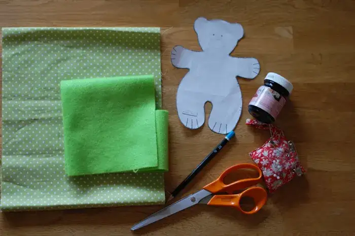 Uszyj misia z duszą! Poradnik DIY dla początkujących + darmowy wykrój