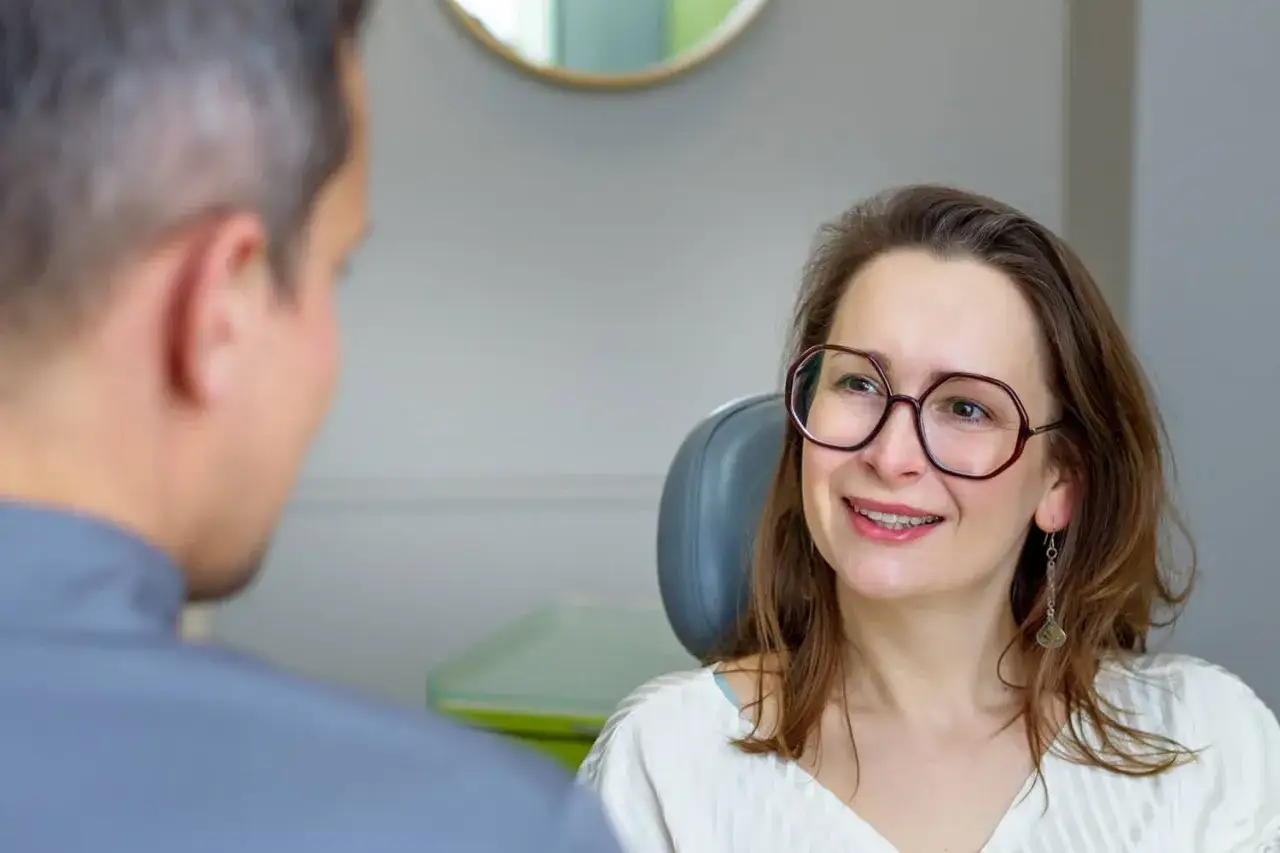 Dentysta po porodzie: Kiedy i jak zadbać o zęby karmiąc piersią?