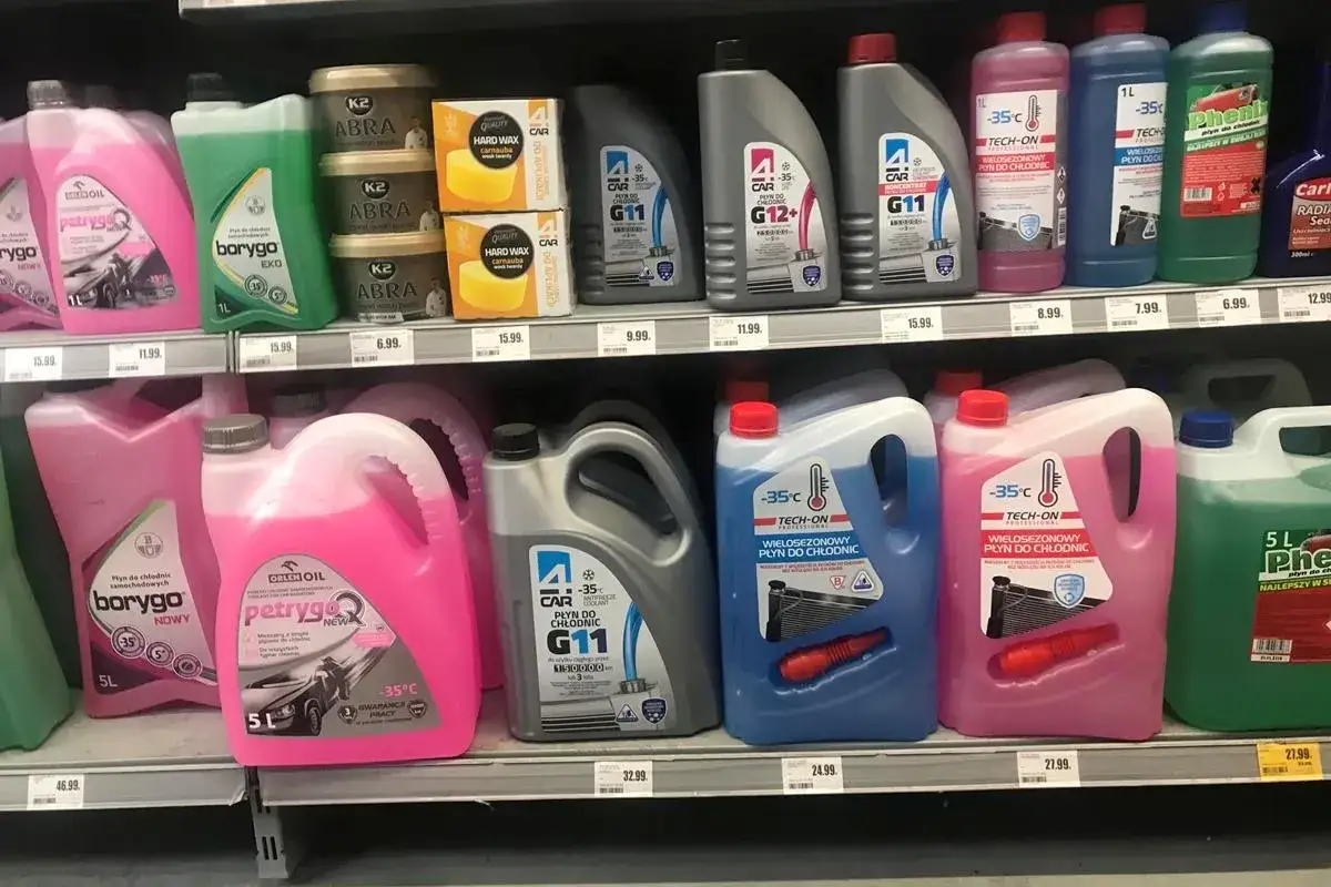 Mieszanie płynu do chłodnicy różowego z niebieskim - uniknij problemów