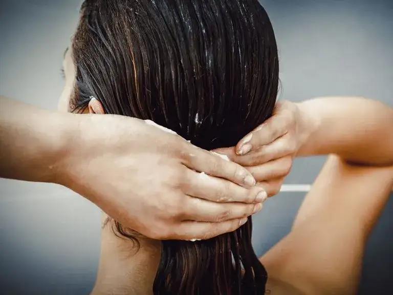 Krem Nivea na włosy: Jak stosować? Efekty i błędy