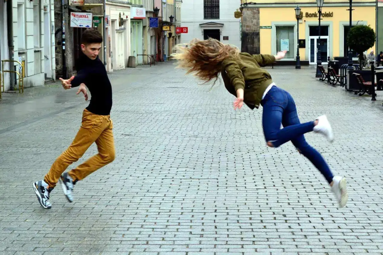 Skąd pochodzi taniec belgijka? Odkryj jego zaskakującą historię