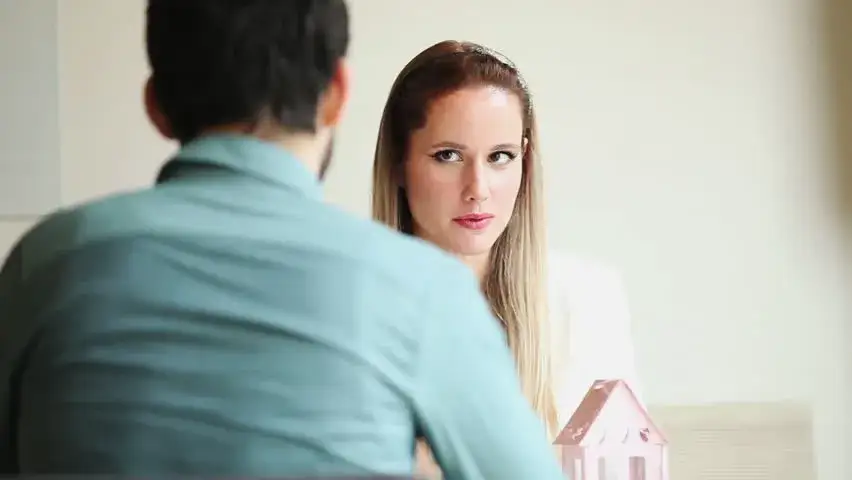 Jak zacząć rozmowę z dziewczyną? Praktyczny przewodnik krok po kroku