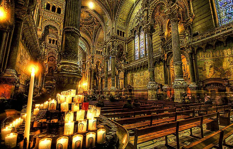 Co daje wiara w życiu człowieka? Odkryj jej wpływ na codzienność