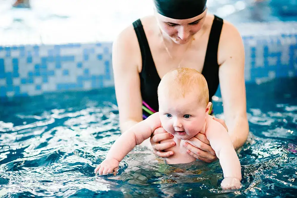 Jak nauczyć dziecko pływać? Kompletny poradnik dla rodziców