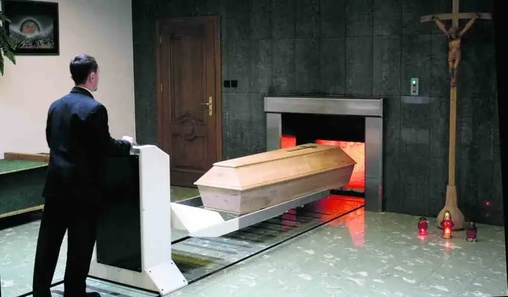 Co się dzieje z ciałem podczas kremacji? Zaskakujące procesy i zmiany