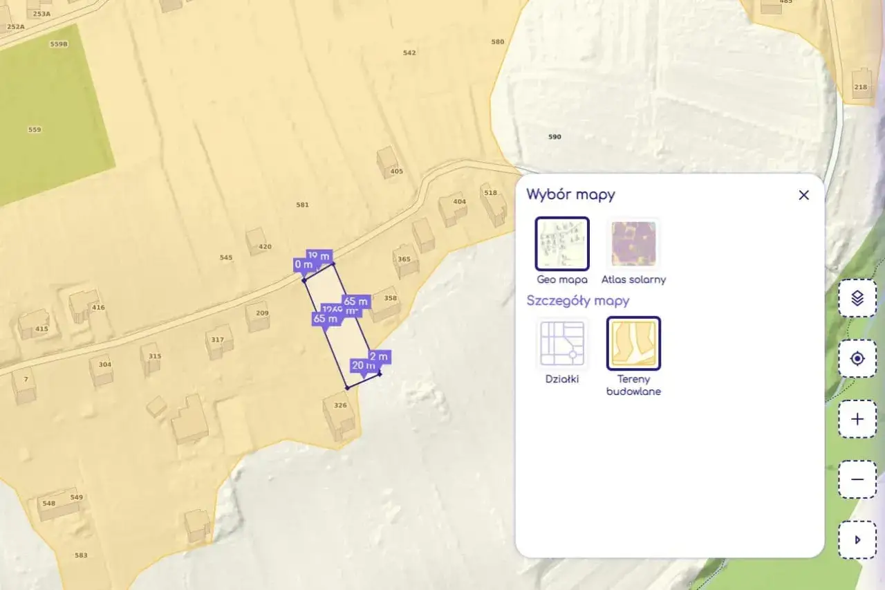 Mapa geoportalu z zaznaczoną działką budowlaną i oknem wyboru mapy.