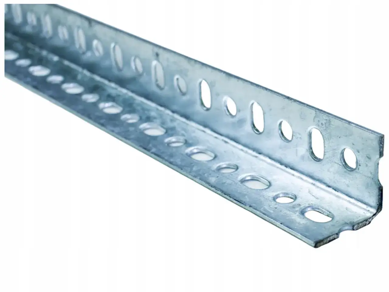 Jaki kątownik na regał wybrać, aby uniknąć nietrafionych zakupów?