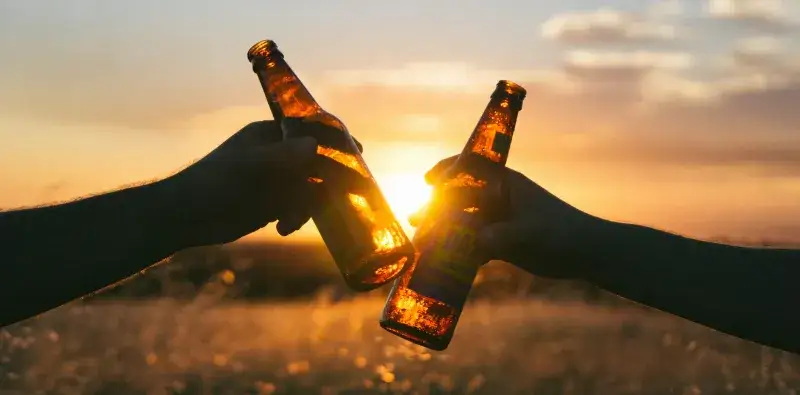 Czy picie alkoholu przed 18 to grzech lekki czy ciężki? Wyjaśnienie moralne i duchowe