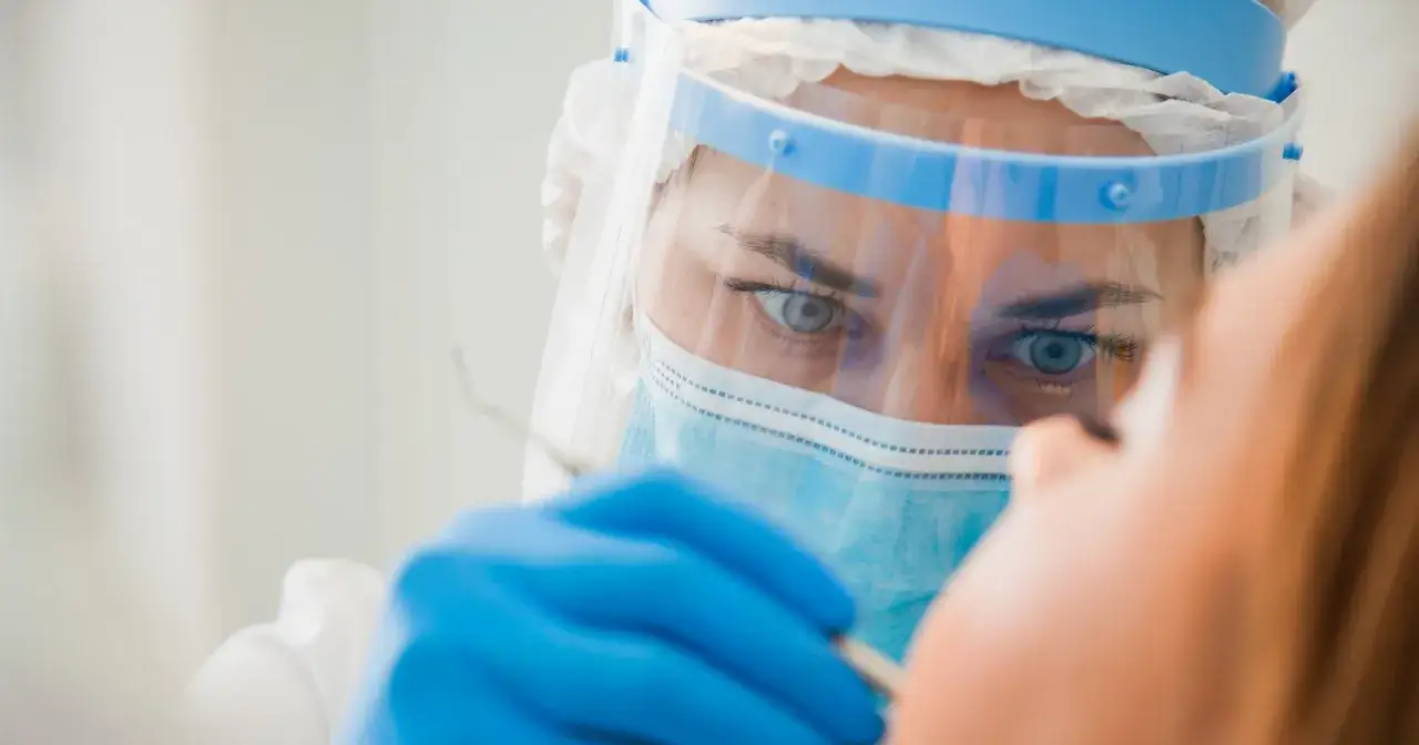 Ile zębów można wyrwać na NFZ? Poznaj aktualne limity i warunki