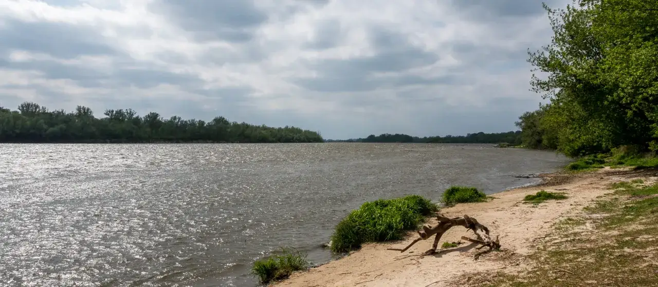 Gdzie znaleźć najlepsze plaże blisko Warszawy? 7 letnich hitów