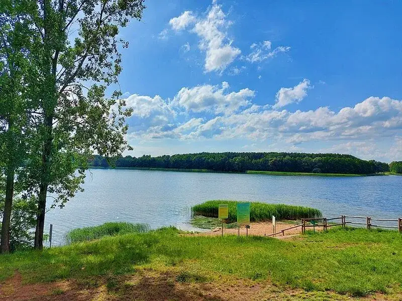 Działki nad jeziorem Głuszyńskim – idealne miejsce na relaks i wypoczynek