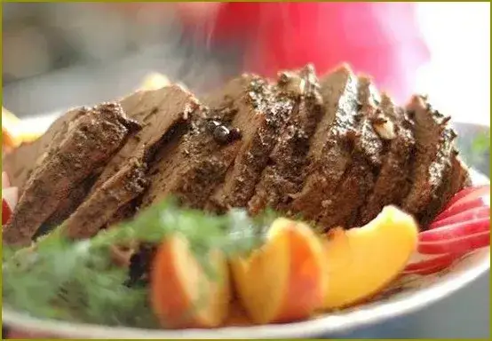 Jakie przyprawy do gulaszu z wołowiny, by uniknąć mdłego smaku?