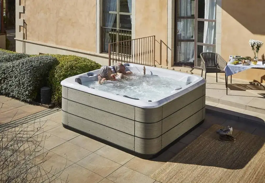 Jak wybrać jacuzzi ogrodowe, aby uniknąć rozczarowań i kosztów?