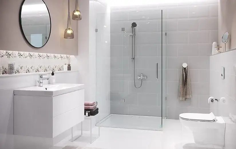 Jak odnowić łazienkę nie wymieniając kafelków - tanie metody na efektowną zmianę