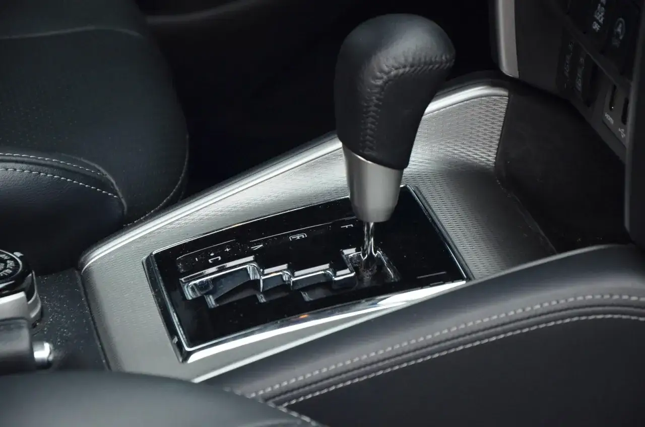 Co daje wymiana oleju w skrzyni biegów? Uniknij kosztownych napraw