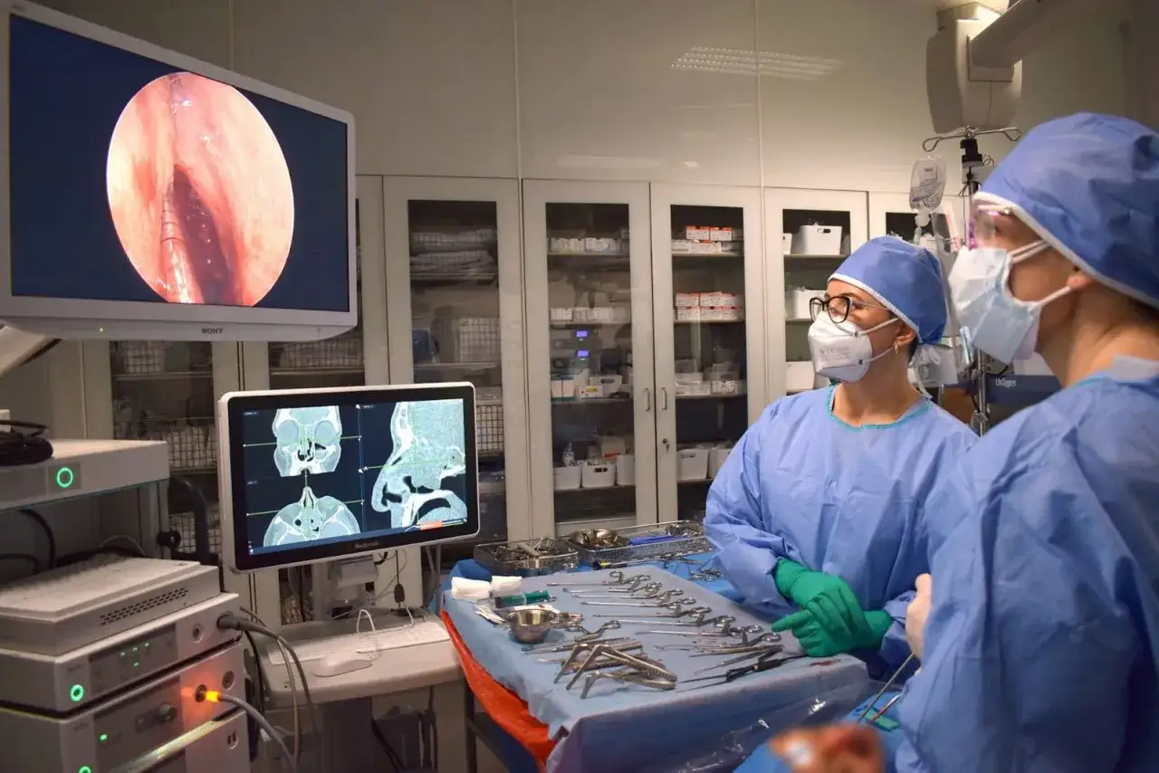 FESS NFZ: Jak znaleźć najszybszy termin operacji zatok? Poradnik