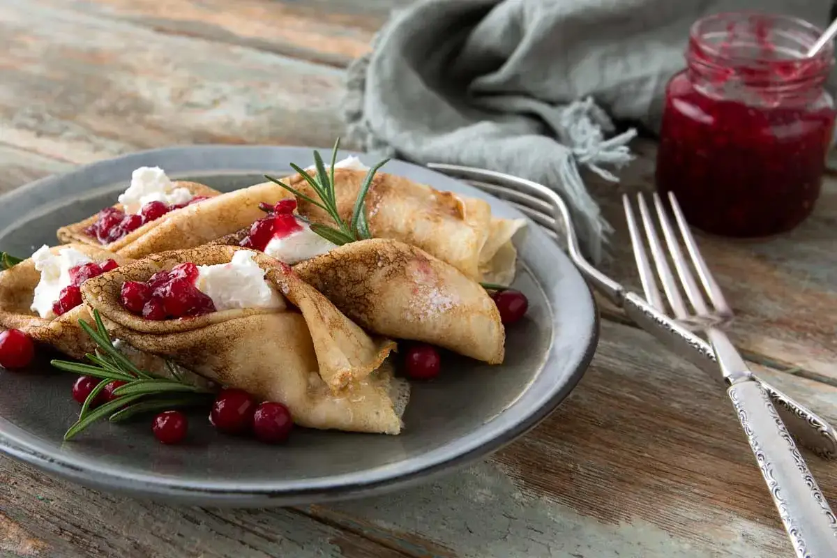 Ile kalorii ma naleśnik z serem? Sekrety wersji fit i restauracji.