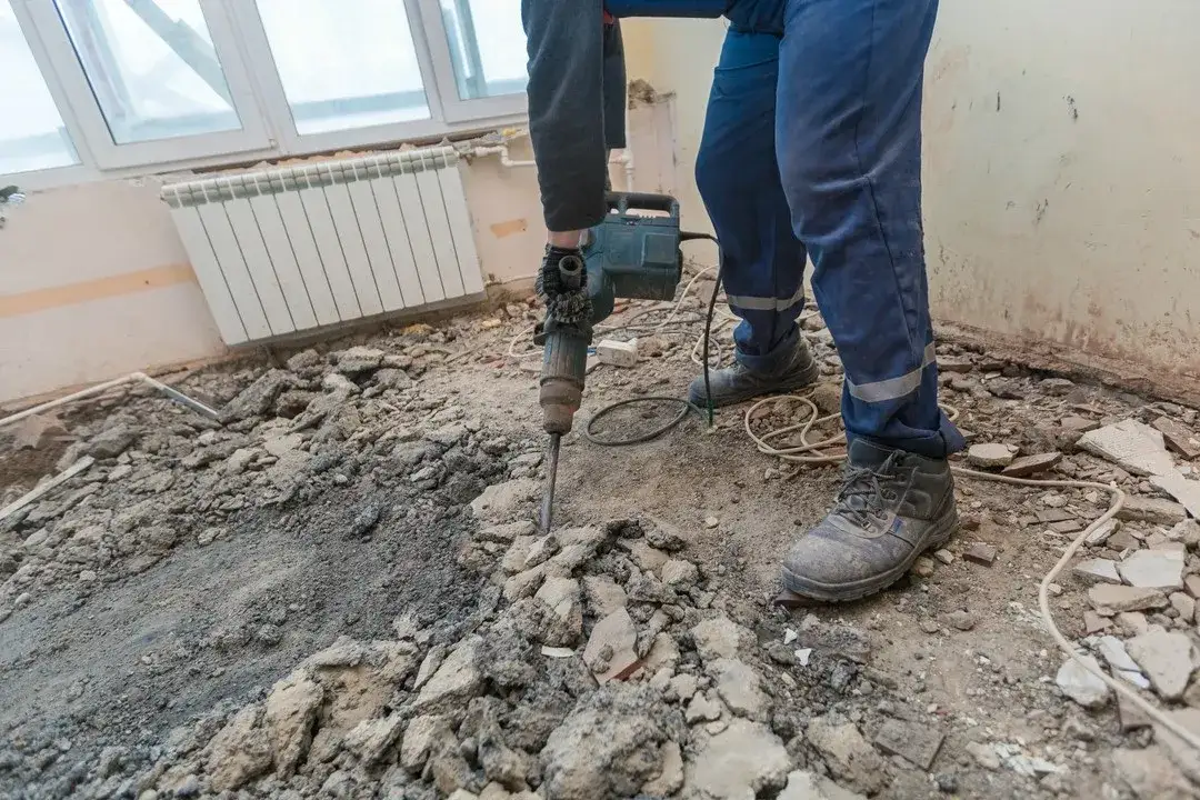 Jak skuć beton efektywnie i bezpiecznie – sprawdź najlepsze metody