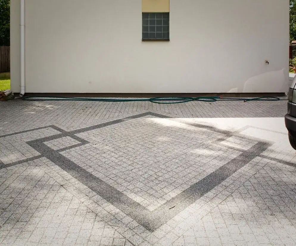 Malowanie kostki brukowej czy warto? Odkryj zalety i wady tej metody