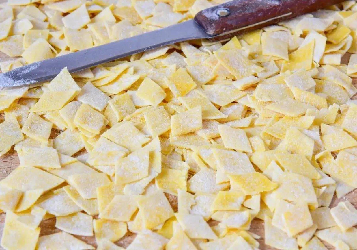 Jaki makaron do łazanek? Sekret smaku i domowy przepis!