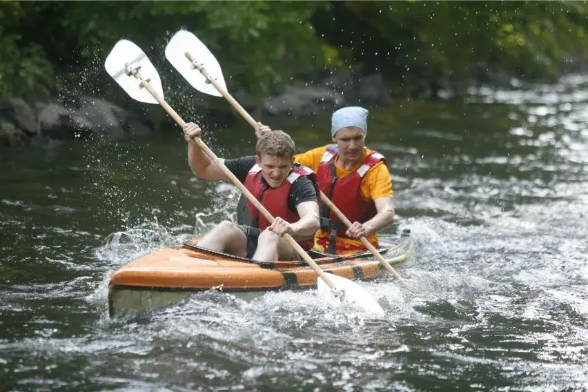 Spływy kajakowe na Mazurach: najlepsze trasy i porady dla każdego