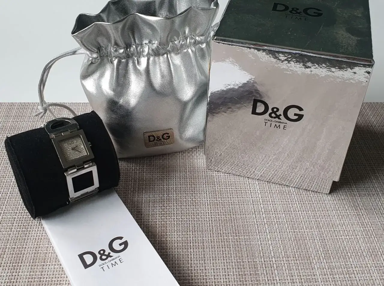 Zegarek Dolce Gabbana damski - elegancja i styl w każdej chwili