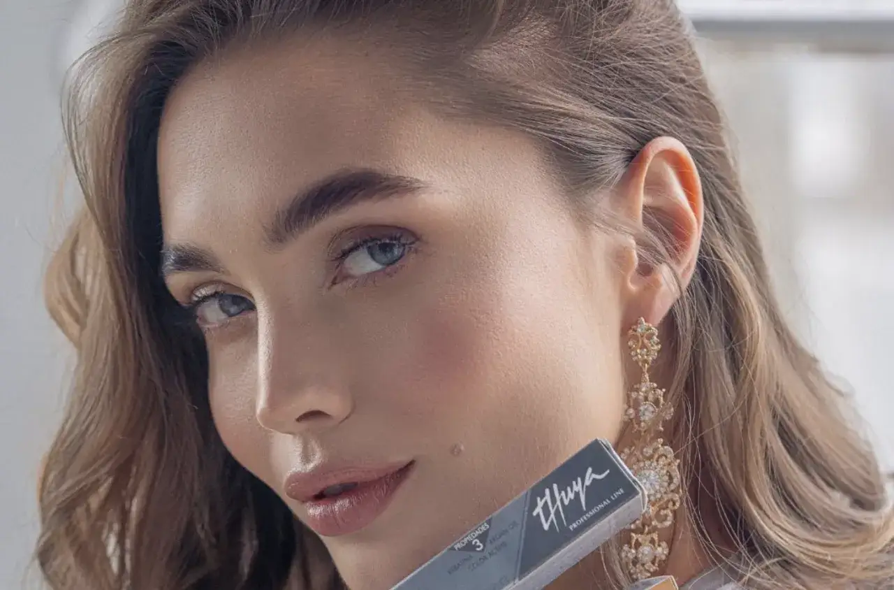 Jak wygląda farbowanie rzęs? Kiedy warto zdecydować się na zabieg?