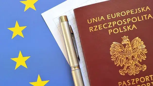 Ile kosztuje zgoda na paszport u notariusza? Sprawdź ceny i różnice.