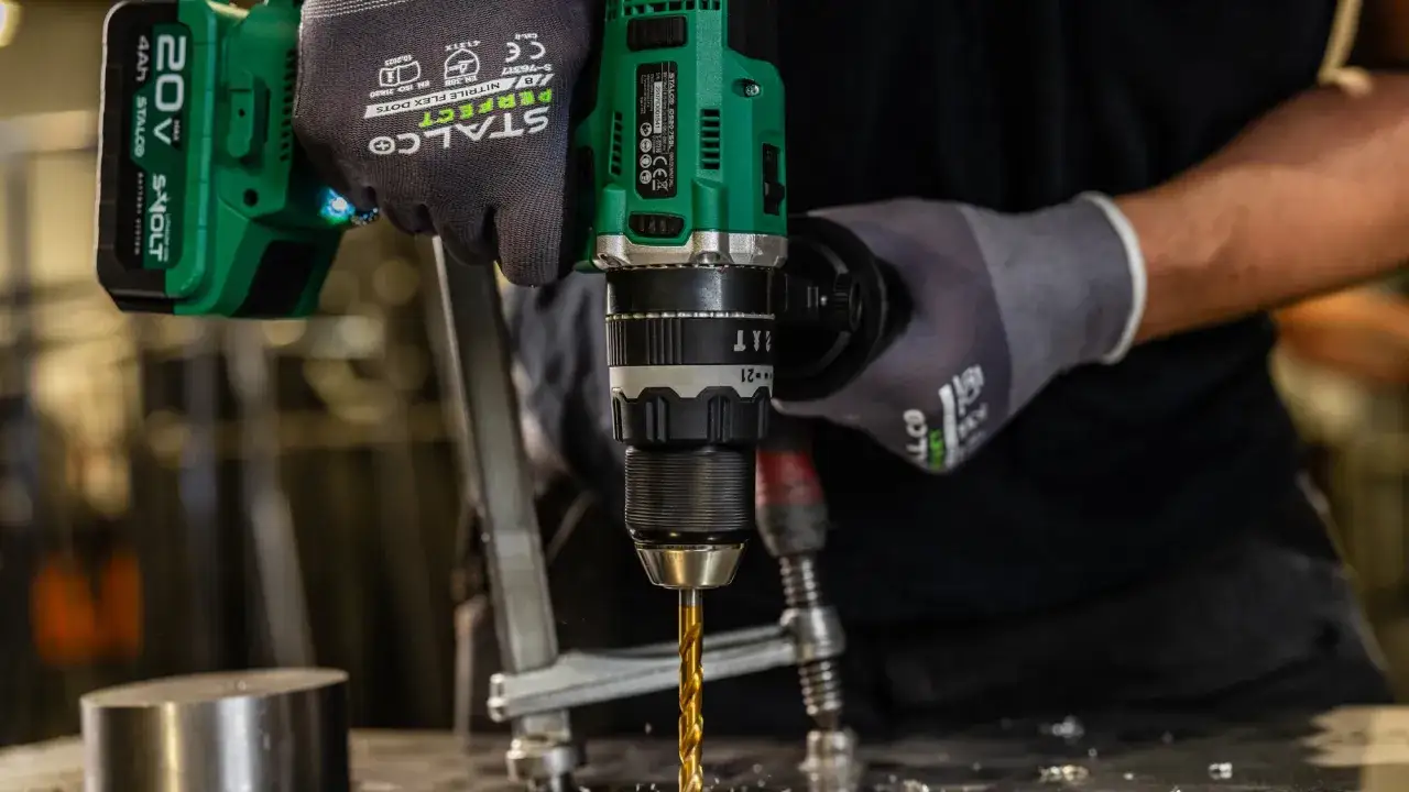 Wiertła do stali hartowanej: Jak wybrać i wiercić skutecznie?