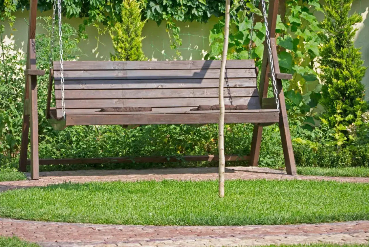 Huśtawka z kantówek: Wymiary, budowa DIY i bezpieczeństwo