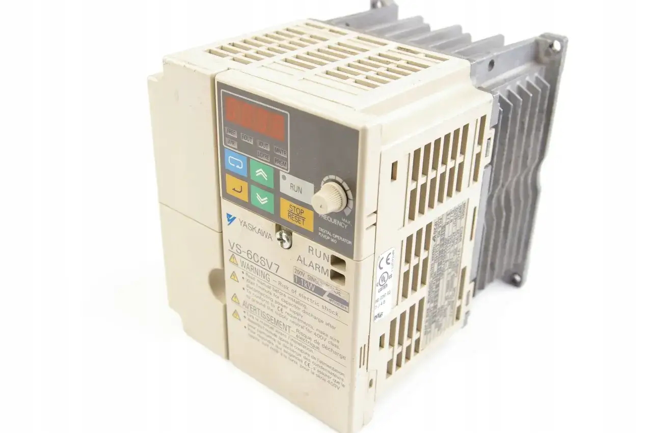 Uszkodzony inwerter objawy – jak rozpoznać i uniknąć kosztownych napraw