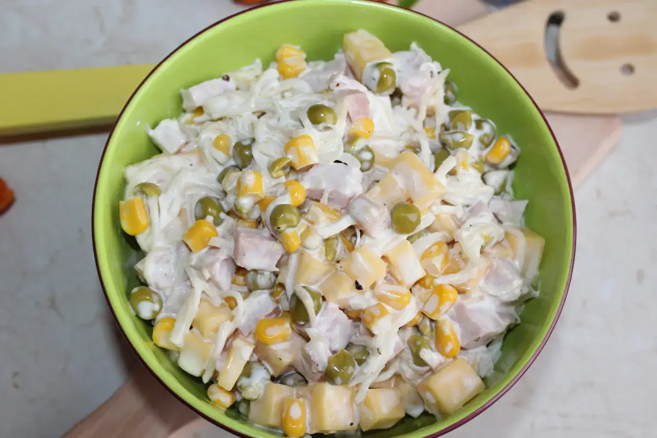 Szybka sałatka z selera konserwowego, która zachwyci Twoich gości