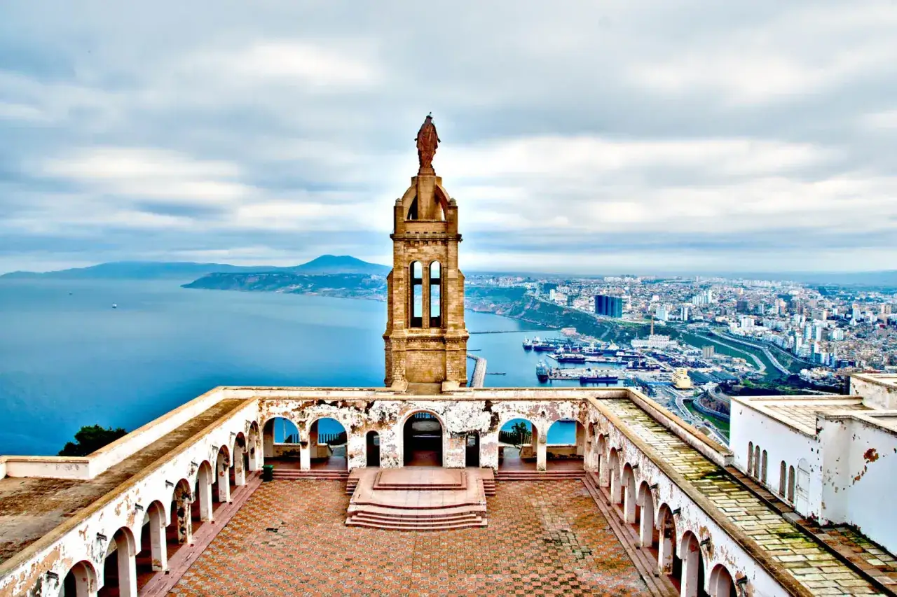 Algieria czy jest bezpiecznie? Odkryj zagrożenia i bezpieczne miejsca