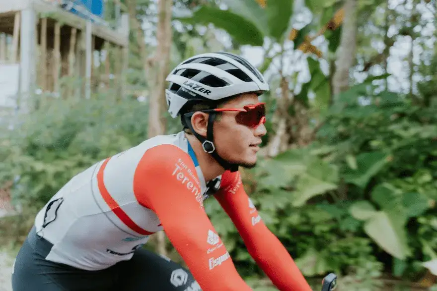 Jakie okulary na rower wybrać, by chronić oczy przed słońcem?