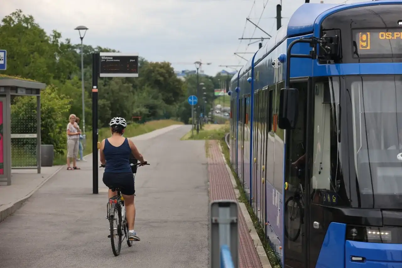 Dojazd Osiedle Złotego Wieku Kraków: MPK, auto, rower bez stresu
