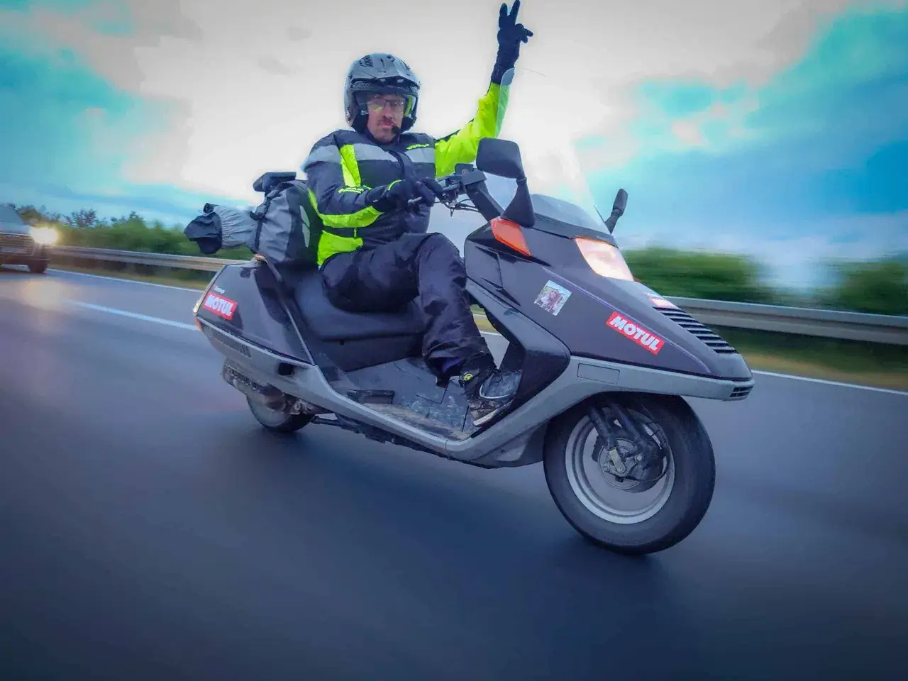 Autostrada skuterem: 50cc vs 125cc. Kiedy możesz, a kiedy nie?