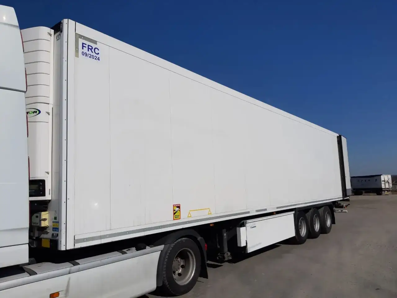 Ile kosztuje wynajem naczepy? Sprawdź ceny i oszczędzaj na transporcie