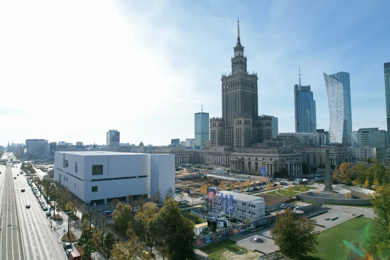 Muzeum Sztuki Nowoczesnej Warszawa: Co musisz wiedzieć przed wizytą?