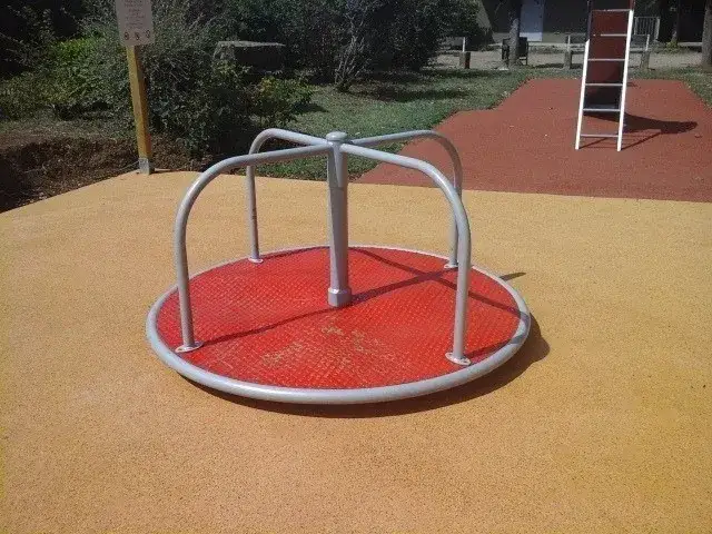 Ile kosztuje karuzela na plac zabaw? Uniknij ukrytych wydatków!