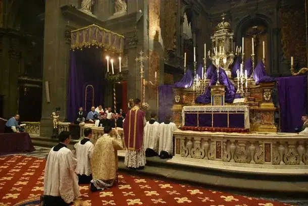 Czy liturgia wielkiej soboty zastępuje mszę niedzielną? Odpowiedź, która zaskoczy