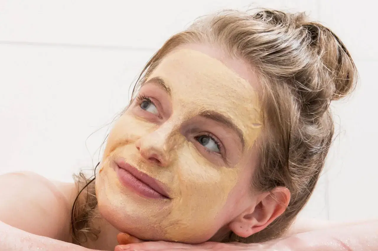 Feuchtigkeit für Gesichtshaut: Tipps für strahlende Haut & die richtige Pflege