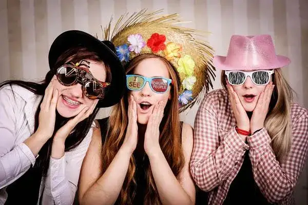 Ile bierze fotograf za 18 urodziny? Ceny, pakiety i porady