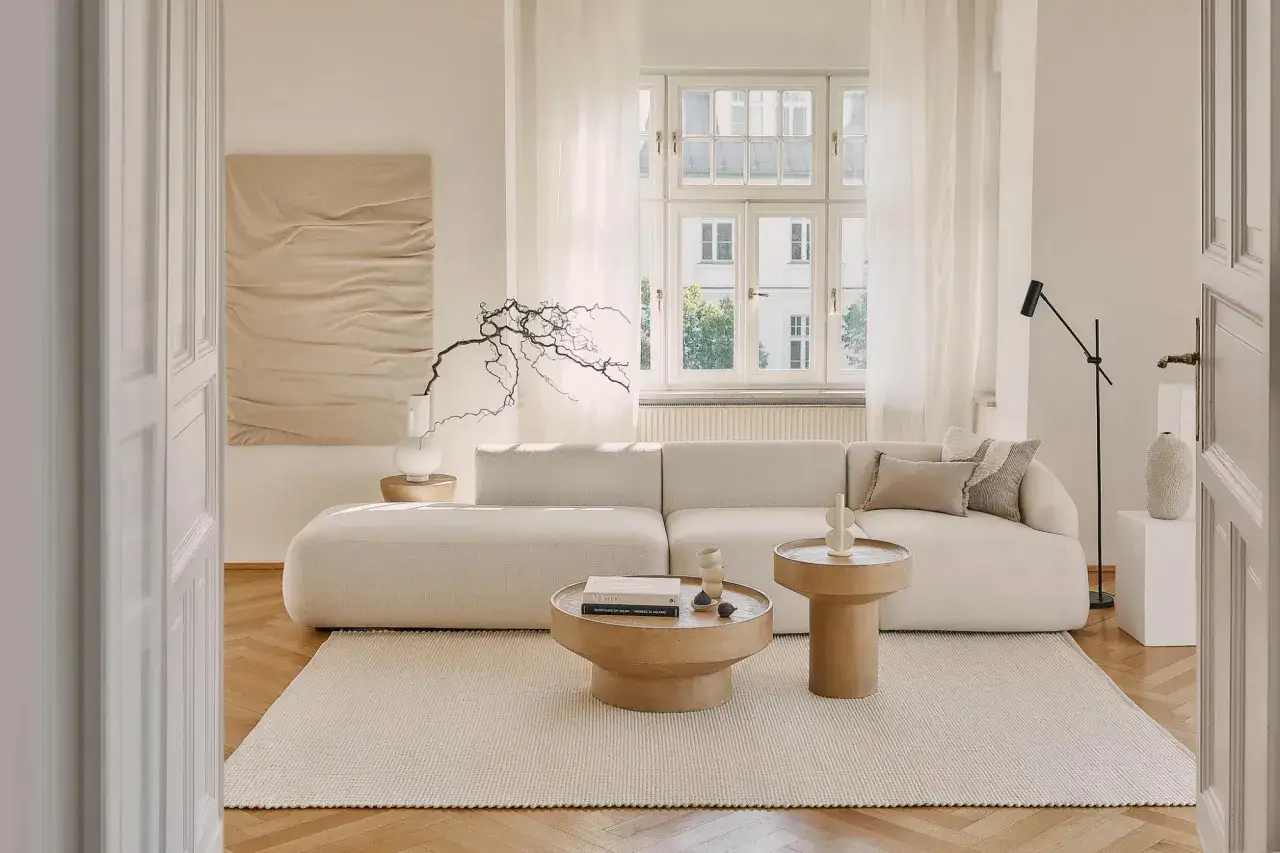 Jak urządzić salon z białymi meblami, aby uniknąć monotonii i nudy?