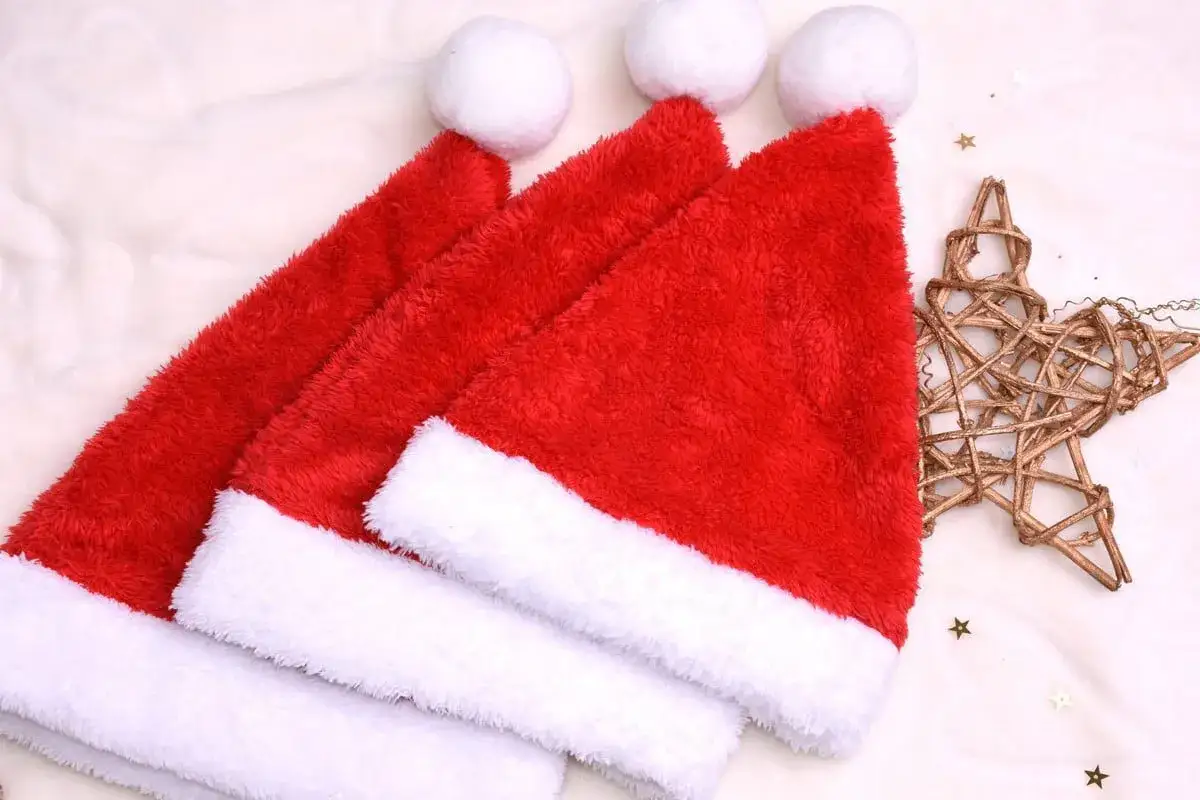 Gdzie jest czapka św Mikołaja? Odkryj jej znaczenie i historię